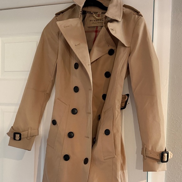 Burberry Jackets & Blazers - EUC flawless Burberry trench size 2
